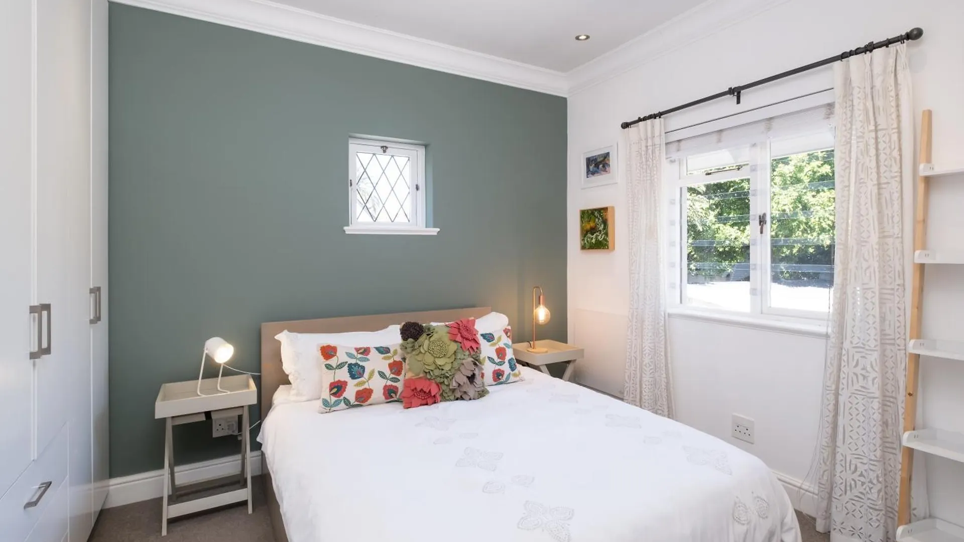 Salisbury Quiet Communal Garden Cape Town Apartment